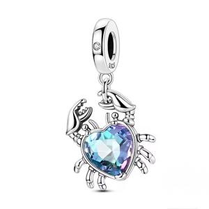 Charms UROCZY KRAB z mieniącym się sercem srebro 925 